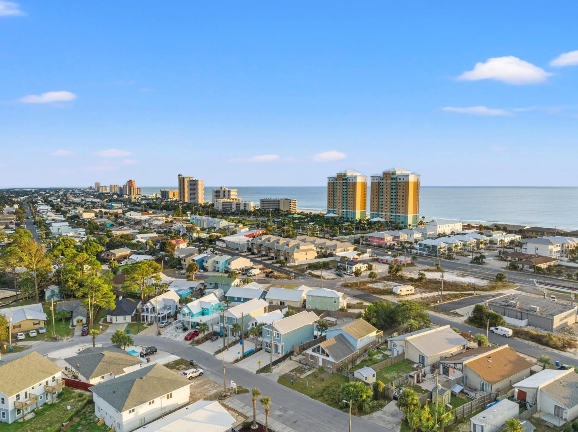 Spacious 4-bed, 3-bath House - Sleeps 12 For The Perfect Getaway Panama City Beach