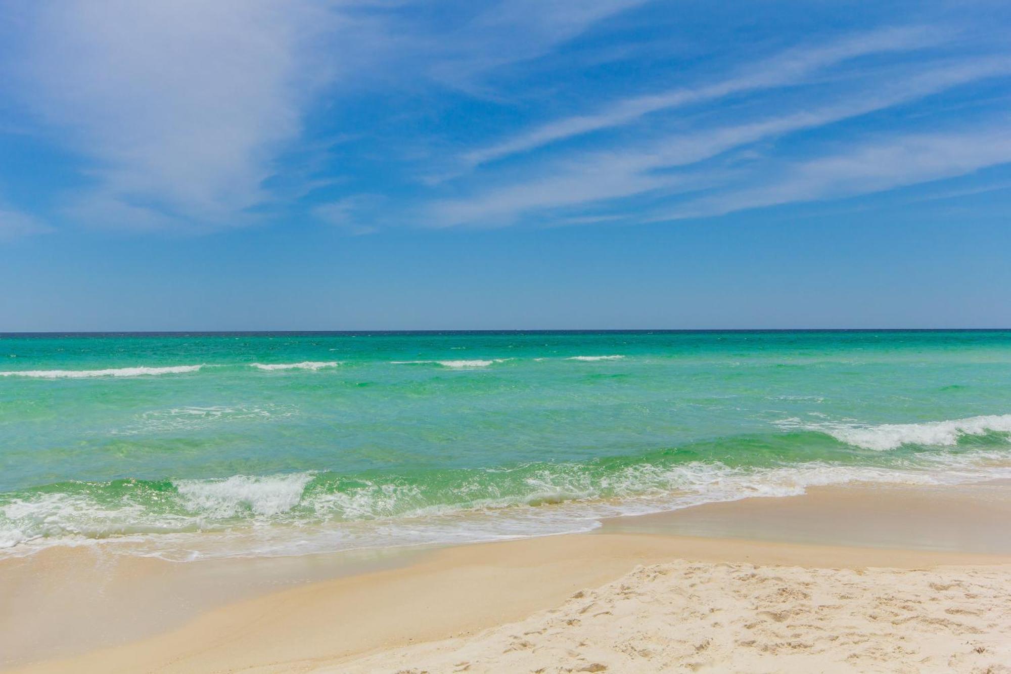 Spacious 4-bed, 3-bath House - Sleeps 12 For The Perfect Getaway Holiday home